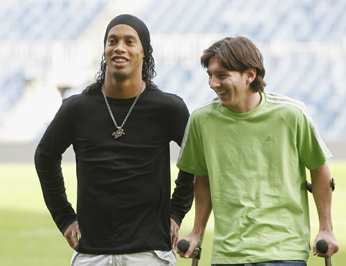 皇马vs曼城：罗德里戈、维尼修斯首发，哈兰德、多库出战（皇马对阵曼城：罗德里戈、维尼修斯先发，哈兰德、多库登场）