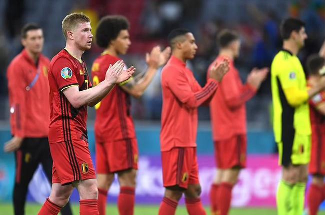 连输埃因霍温、本菲卡，那不勒斯队史首次遭遇欧冠客场连败（先后负于埃因霍温和本菲卡，那不勒斯队史首度在欧冠遭遇客场连败）